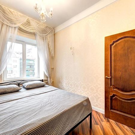 Apartments With 3 Rooms Near Palace Ukraine Kiev Exteriör bild