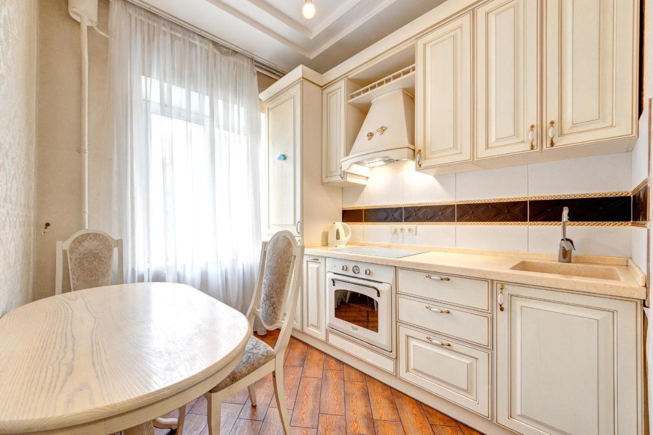 Apartments With 3 Rooms Near Palace Ukraine Kiev Exteriör bild