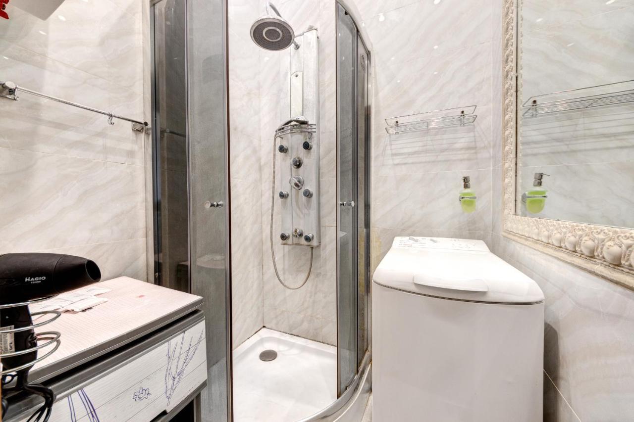 Apartments With 3 Rooms Near Palace Ukraine Kiev Exteriör bild