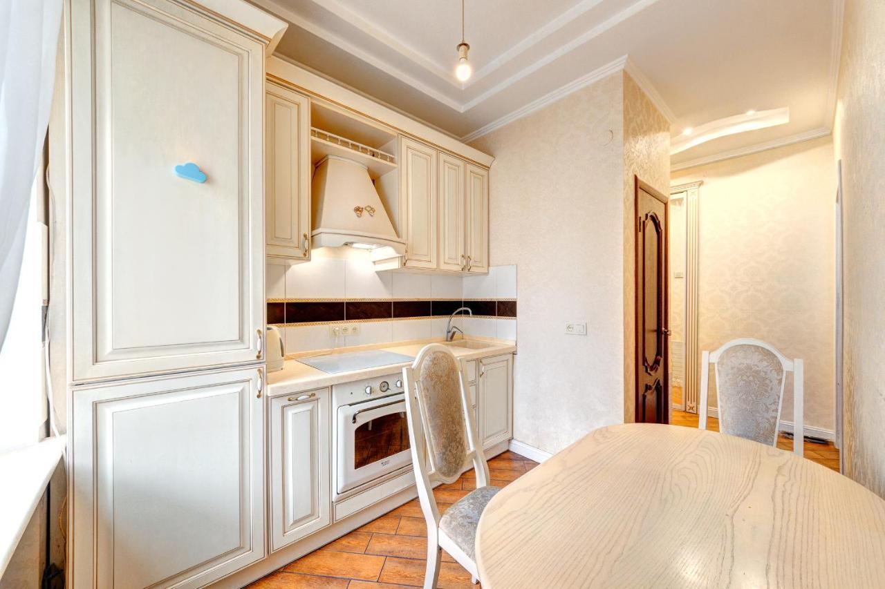 Apartments With 3 Rooms Near Palace Ukraine Kiev Exteriör bild